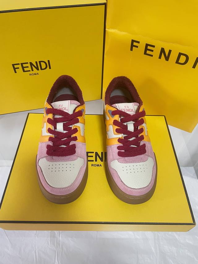 市场顶级版本FEND* 芬迪match最新爆款情侣款运动鞋板鞋超多明星博主上脚 原版购入 一比一开发 做货 设计师Kim Jones打造的首款运动鞋fendi