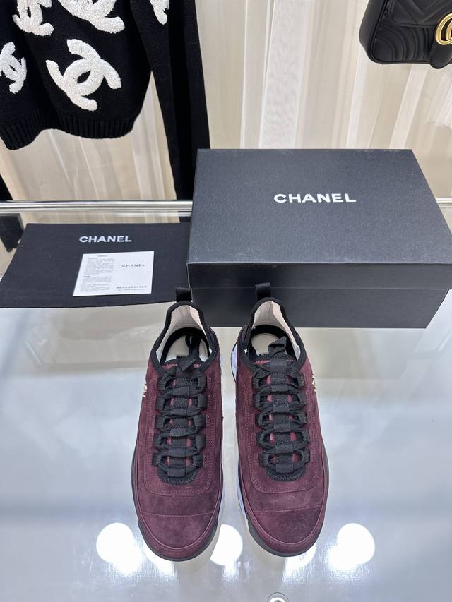 十色Chanel香奈儿 2025专柜顶级休闲款运动鞋这款经典设计；鞋面多种工艺电绣的风格；大底却时尚运动；不平凡的拥入了多种配色元素 多元化混搭非常好看百搭，休