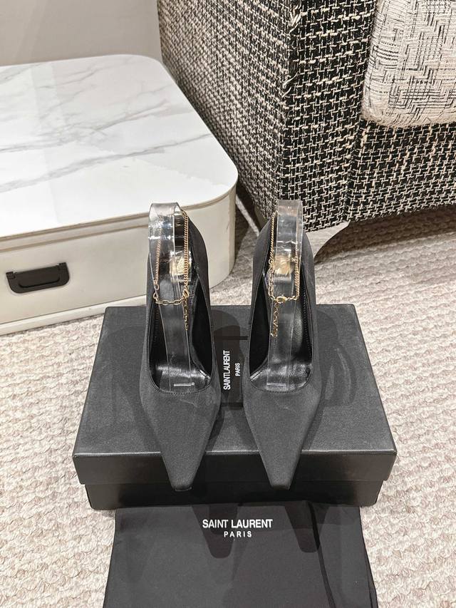 SAINT LAURENT YSL 25年蛇年新款链条尖头高跟单鞋 小姐姐的美丽尤物高跟鞋 优雅迷人性感 女人味十足！鞋面：真丝+进原版开模五金链条内里 垫脚：