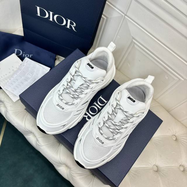 顶级版本Dior B44 Blade 情侣款运动鞋原版一比一复刻由 lewishamilton 设计的生活胶囊系列点缀的 dior B44 Blade 运动鞋以