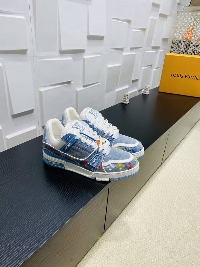 顶级版本： LV 路易威登L家 驴牌 Trainer系列 情侣款 休闲 运动鞋 滑板鞋原版购入开发 做货 本款 LV Trainer 运动鞋为丹宁布铺陈男装艺术