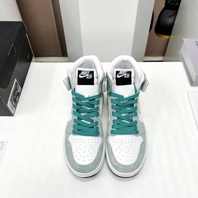 出厂: 独家顶级版本 Air Jordan耐克联名25vs最新王炸爆款系列 情侣彩色拼色休闲鞋 唯独一款牛皮拼色的高帮鞋，耐克乔一情侣毛鞋让鞋迷大开眼界，各种意