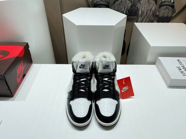 出厂:毛鞋 独家顶级版本 Air Jordan耐克联名23vs秋冬季最新王炸爆款系列 情侣彩色拼毛休闲鞋 唯独一款牛皮拼接纯羊毛的高帮鞋，耐克乔一情侣毛鞋让鞋迷