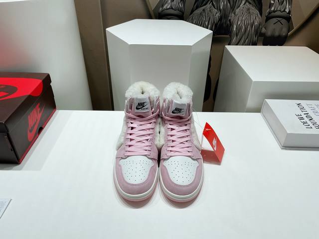 出厂:毛鞋 独家顶级版本 Air Jordan耐克联名23vs秋冬季最新王炸爆款系列 情侣彩色拼毛休闲鞋 唯独一款牛皮拼接纯羊毛的高帮鞋，耐克乔一情侣毛鞋让鞋迷