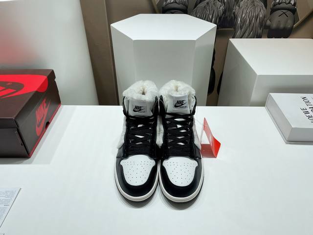 出厂:毛鞋 独家顶级版本 Air Jordan耐克联名23vs秋冬季最新王炸爆款系列 情侣彩色拼毛休闲鞋 唯独一款牛皮拼接纯羊毛的高帮鞋，耐克乔一情侣毛鞋让鞋迷