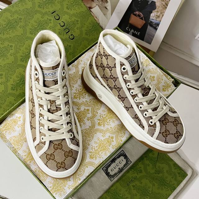 工厂价 ，男加10G家 Tennis 1977系列GG高帮厚底运动帆布鞋！购入原版1：1复刻，私磨原版大底，纯手工细节精致，上脚无可挑剔，扁平的鞋头很有复古的味