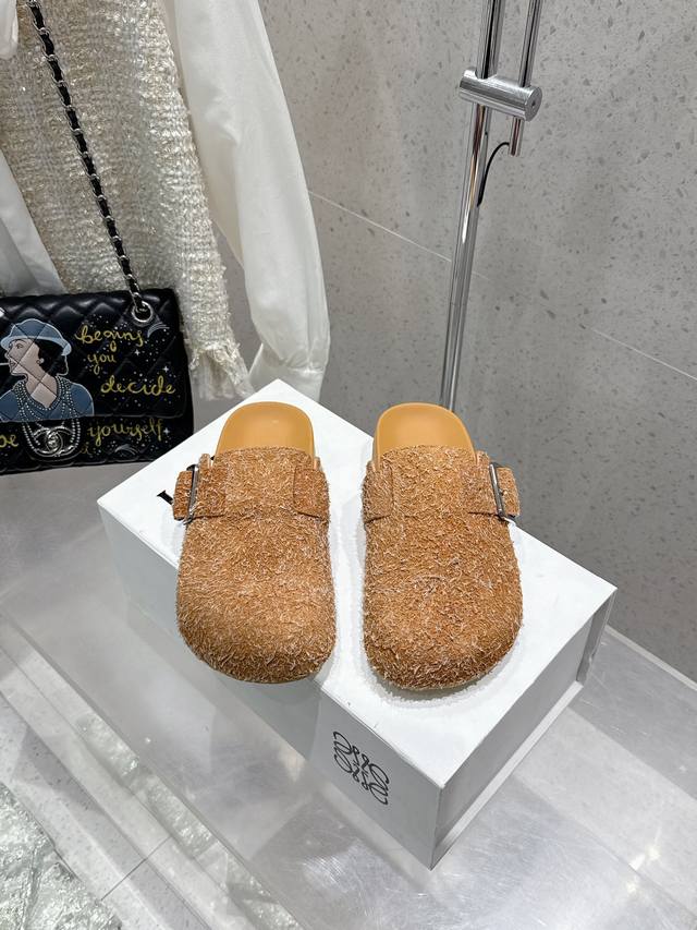 代购级 罗意威新款Loewe 2025ss 勃肯拖鞋来自秀场延续品牌设计师Jonathan Anderson一贯的玩味主义色彩新款 勃肯 穆勒拖鞋以可爱有趣的圆