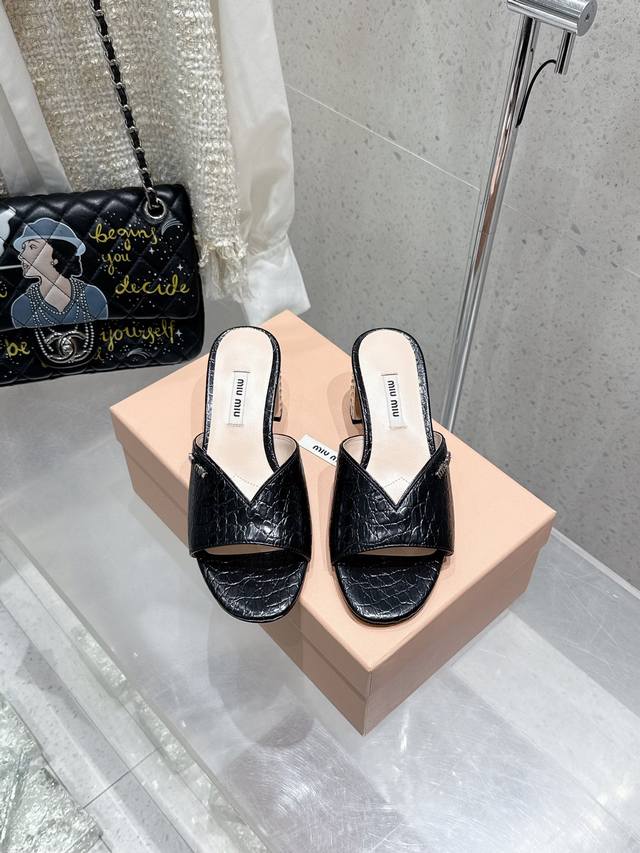 miumiu 2025ss春夏新款钻跟鞋拖鞋Zp开发 原版拆卸 miumiu真的太少女啦！超级软糯 舒适度超高！ 跟高5.5 意大利真皮大底码数：35-40 4