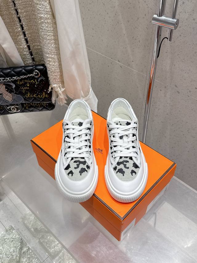顶级版本 女款 Hermes 爱马仕休闲鞋H家 四季新品运动鞋Dy Kelly金属扣休闲运动鞋小白鞋这双 Kelly 小白鞋真的颜值爆表！H家 heros 运动