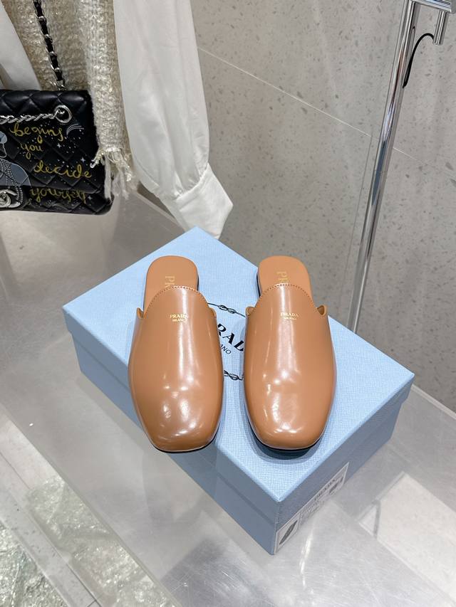 PRADA 2025新品专柜新款玛丽珍系列上新 鞋面：原版定制牛漆皮私模五金扣激光穿孔工艺 内里：特定混种羊皮内里大底：原版开模真皮大底 鞋码: 35-39 4