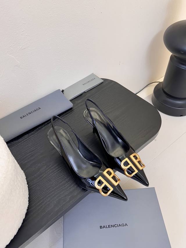 BALENCIA新款高跟鞋超有气质妥妥的自留款 上脚尤为惊艳，闭眼入都是不会后悔 进口牛漆皮鞋面 羊皮内里 真皮大底 尺码:35–39 40定制