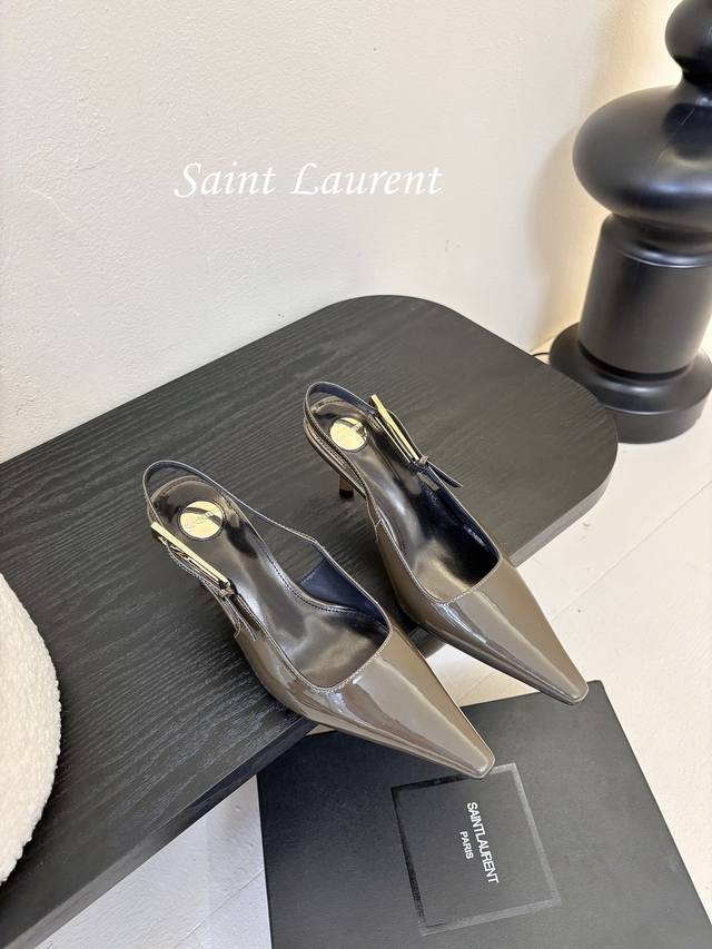 独家爆品 Saint Lauren* 小金条高跟鞋依日延续以往的高级和优雅ysl 小金条鞋跟真的太好看啦！ Saint Laurent 方形尖头露跟高跟鞋小金条