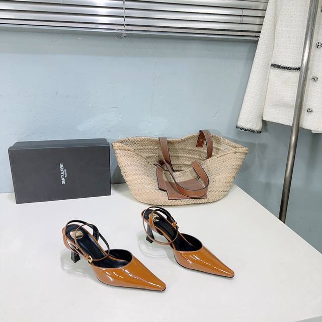 高品质出厂 ！小众潮牌Saint Laurent圣罗兰YSL 25春夏金属头性感高跟凉鞋系列！本季度王炸来袭，炒鸡好看，上脚绝绝子！看一眼必入款！上脚超美，原版