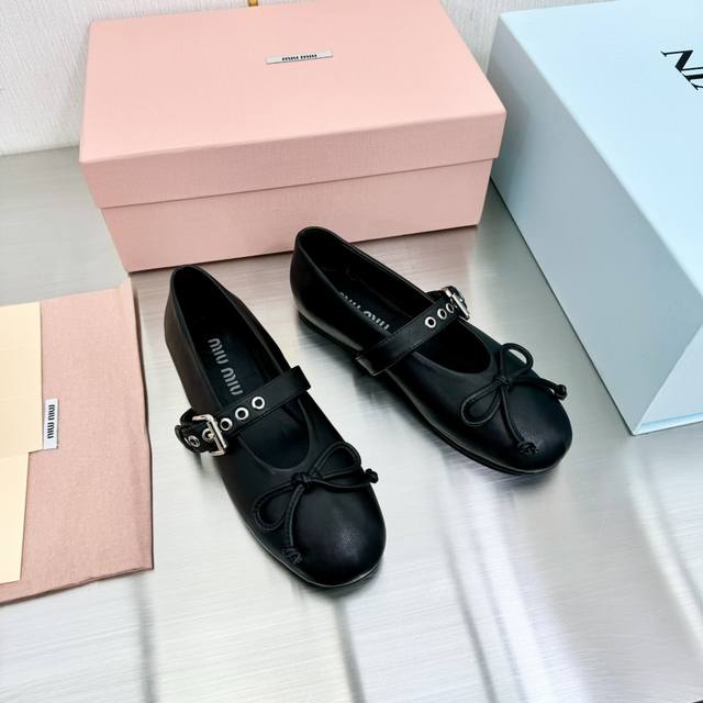顶级版本miumiu缪缪新款 褶皱小羊皮单鞋芭蕾舞鞋金属字母扣平底单鞋小羊皮全包正码:35-39订做40.