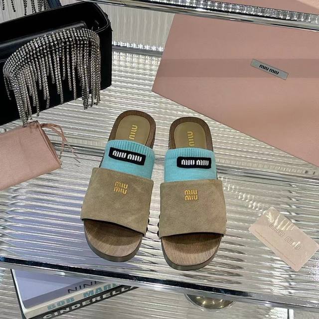 元高品质 包含一双半袜 MiuMiu*2025ss缪缪春夏新款平底小牛皮凉鞋拖鞋Zp开发 原版拆卸，细节对版秒杀市面普通版本，miumiu真的太少女啦！皮质超级