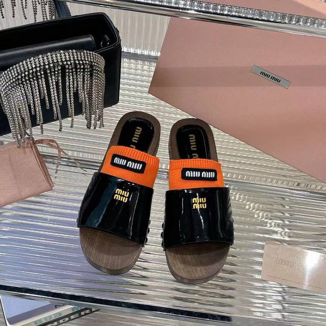 元高品质 包含一双半袜 MiuMiu*2025ss缪缪春夏新款平底小牛皮凉鞋拖鞋Zp开发 原版拆卸，细节对版秒杀市面普通版本，miumiu真的太少女啦！皮质超级