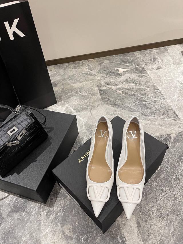 VALENTINO GARAVANI 华伦天奴 Vlogo Signature 漆皮高跟系列 高级定制 原本购入 我们家的高跟鞋都是超级稳 超级舒适欢迎任何测评