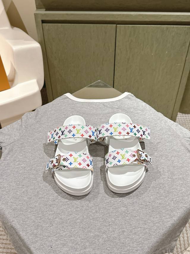 驴家新品 顶级版本专柜主打最新款驴牌拖鞋 硬货上新代购级别！高级感十足！国内外博主刷爆的一款，复古又时髦 上脚美炸了！官网主推款！鞋面：原版面料3D印花牛皮，牛