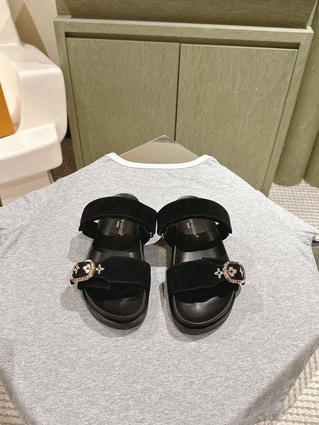 驴家新品 顶级版本专柜主打最新款驴牌拖鞋 硬货上新代购级别！高级感十足！国内外博主刷爆的一款，复古又时髦 上脚美炸了！官网主推款！鞋面：原版面料3D印花牛皮，牛