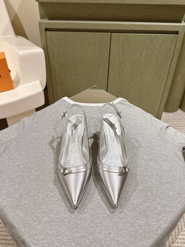 路易威登 225 LV Cruise女鞋 早春新款绝美尖头小跟鞋这一季太让人惊喜了，时尚界久违的极简之美，多巴胺配色毫不费力的优雅风来袭时髦精致绝美穿上就是仙飘