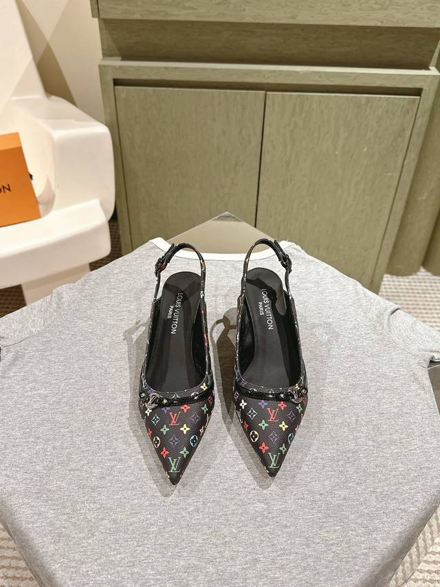 路易威登 225 LV Cruise女鞋 早春新款绝美尖头小跟鞋这一季太让人惊喜了，时尚界久违的极简之美，多巴胺配色毫不费力的优雅风来袭时髦精致绝美穿上就是仙飘