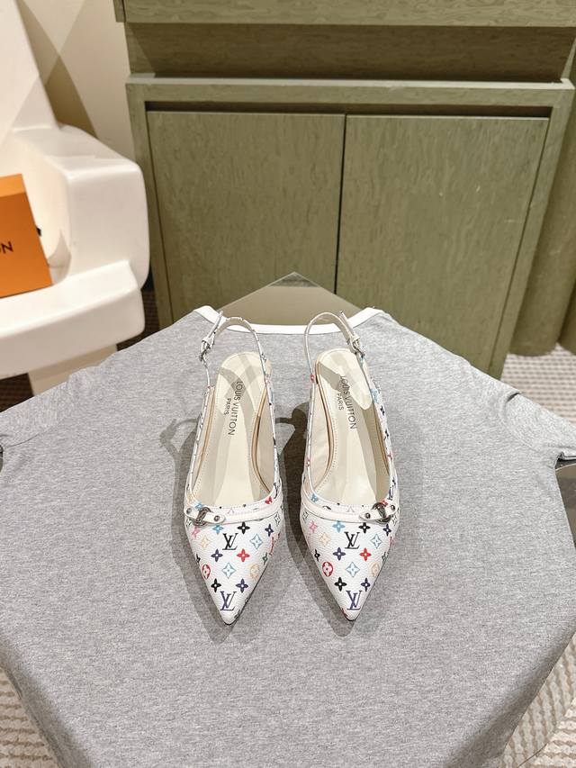 路易威登 225 LV Cruise女鞋 早春新款绝美尖头小跟鞋这一季太让人惊喜了，时尚界久违的极简之美，多巴胺配色毫不费力的优雅风来袭时髦精致绝美穿上就是仙飘