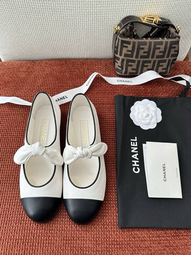 顶级品质 配飞机盒chanel 25ss new pnew arrival～小香25K度假系列｜新款蝴蝶结玛丽珍鞋材质与工艺：原版羊皮革羊皮里衬饰皮革蝴蝶结意大