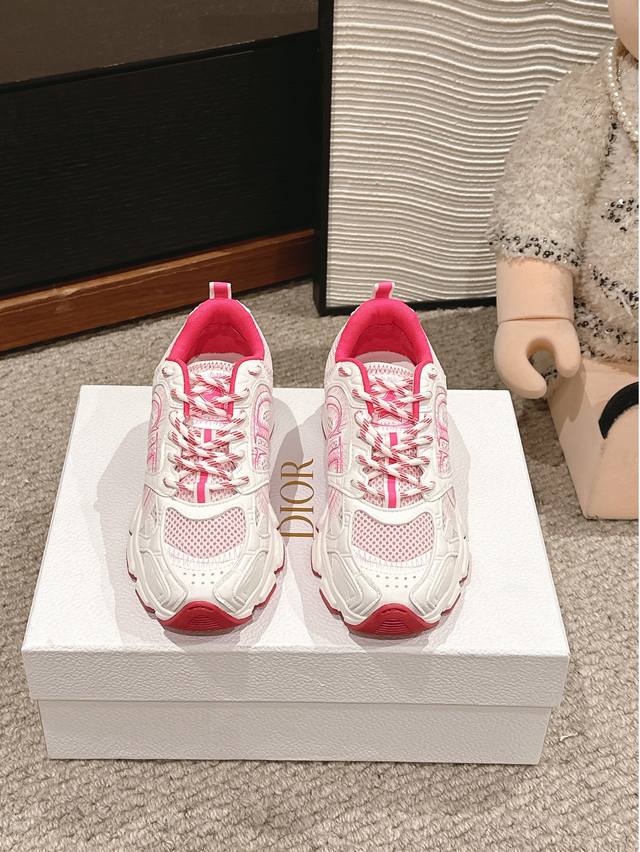 顶级品质 Dior ss25 new arrival～ 迪奥2025早秋新品｜走秀款运动鞋C.D家这一季的度假风运动鞋超级火爆！配色超好看，视觉更协调，脚感更轻