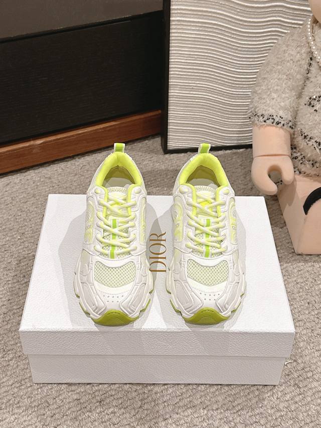 顶级品质 Dior ss25 new arrival～ 迪奥2025早秋新品｜走秀款运动鞋C.D家这一季的度假风运动鞋超级火爆！配色超好看，视觉更协调，脚感更轻