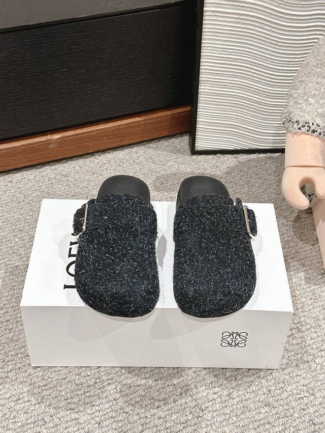 顶级品质 Loewe ss25 new arrival～罗意威2025春夏新品｜勃肯半拖可爱有趣的圆形鞋头搭配大方扣饰，整体设计简约大方个性，时髦精夏日穿搭必备