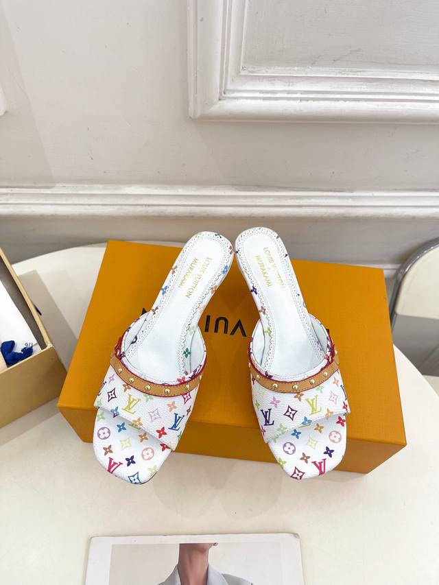 顶级品质 louis vuitton ss25 new arrival～LV 25aw春夏新款高跟拖鞋｜村上隆系列今年最流行的白三彩色系搭配皮质铆钉蝴蝶结也太出