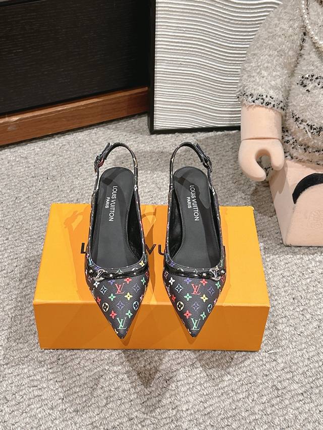 顶级品质 louis vuitton ss25 new arrival～LV.2025春夏系列｜尖头高跟鞋新品鹰嘴小尖头搭配镂空皮条小方扣可调节松紧，Lv五金