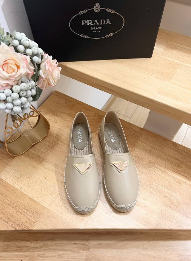 品牌:prada品名:Prada徽标细节草编鞋1S055N3LLOF020颜色:F0018产地:it适用人群:Women商品介绍:徽标细节草编鞋、圆头、穿套式、