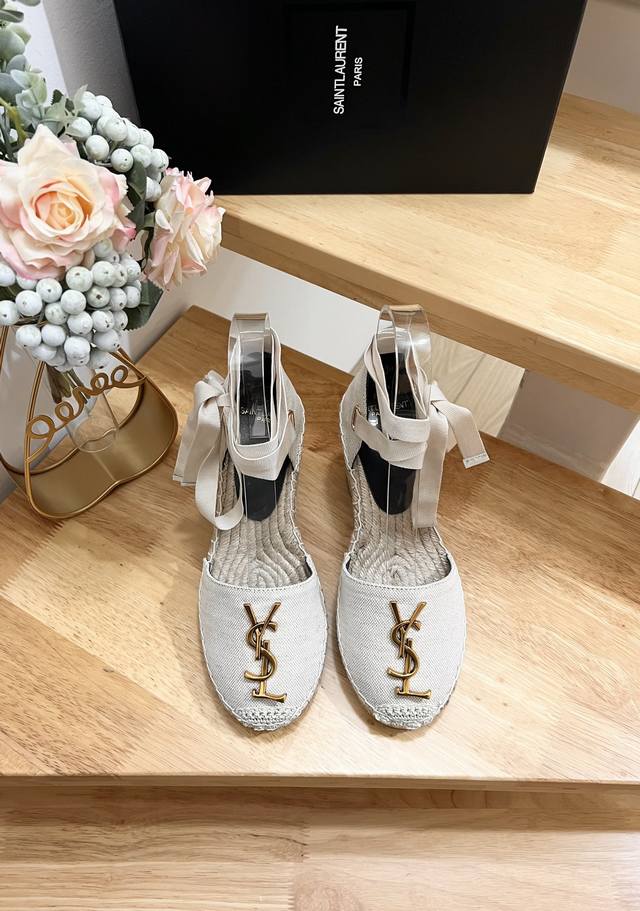 SAINT LAURENT 圣罗兰 2024年 早春 坡跟金色字母LOGO渔夫鞋 YSL标志、麻绳中底和内底。收起麻布橡胶鞋底码数：35-41西班牙制造