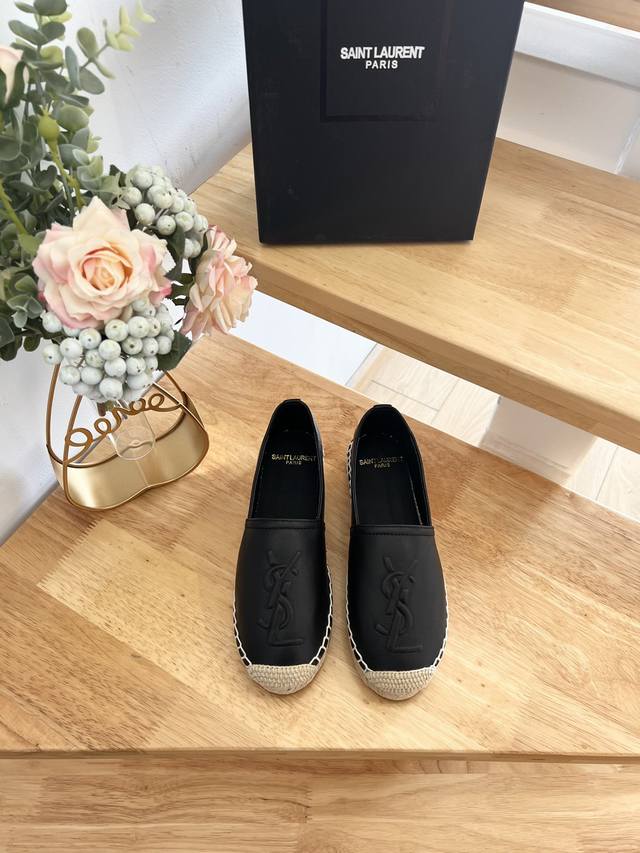 女款 男款 SAINT LAURENT 圣罗兰 年 早春 LOGO渔夫鞋 YSL标志、麻绳中底和内底。收起羊皮革橡胶鞋底码数：36-45西班牙制造