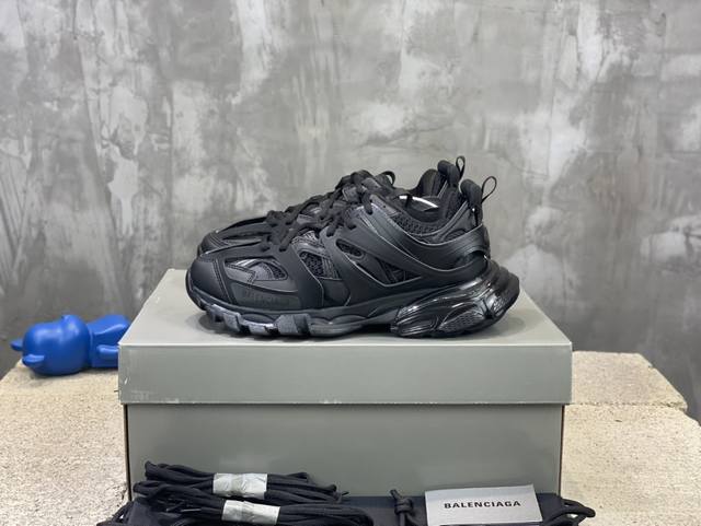 顶级版本 水晶底系列 自家工厂原版1:1.开发，顶级版本 ，莞货代购级别，细节自己看 Balenciaga 巴黎世家三代 复古运动姥爷鞋 3代Triple-S