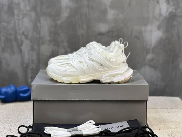 顶级版本 水晶底系列 自家工厂原版1:1.开发，顶级版本 ，莞货代购级别，细节自己看 Balenciaga 巴黎世家三代 复古运动姥爷鞋 3代Triple-S