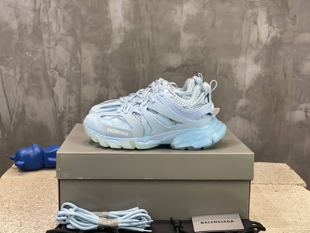 顶级版本 水晶底系列 自家工厂原版1:1.开发，顶级版本 ，莞货代购级别，细节自己看 Balenciaga 巴黎世家三代 复古运动姥爷鞋 3代Triple-S
