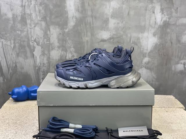 顶级版本 水晶底系列 自家工厂原版1:1.开发，顶级版本 ，莞货代购级别，细节自己看 Balenciaga 巴黎世家三代 复古运动姥爷鞋 3代Triple-S