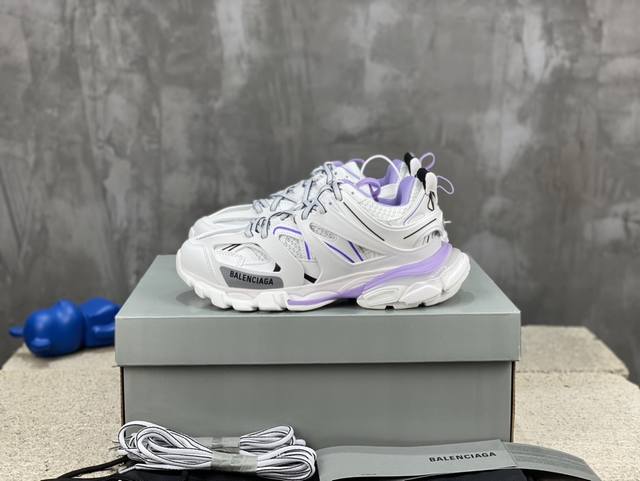 顶级版本 自家工厂原版1:1.开发，顶级版本 ，莞货代购级别，原装大盒 硅胶鞋垫，细节自己看 Balenciaga 巴黎世家三代 复古运动姥爷鞋 3代Tripl
