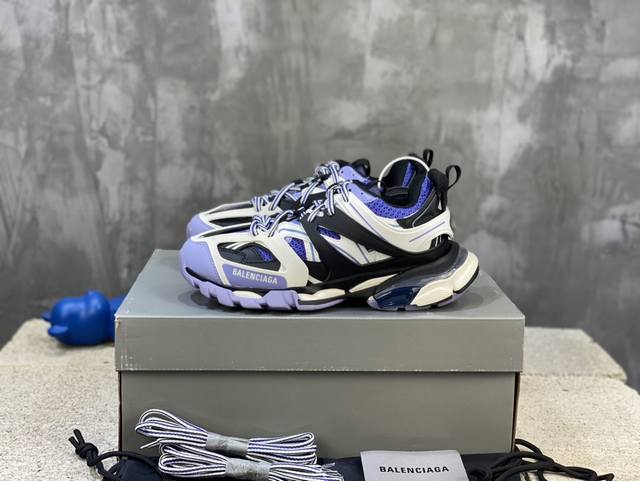 顶级版本 自家工厂原版1:1.开发，顶级版本 ，莞货代购级别，原装大盒 硅胶鞋垫，细节自己看 Balenciaga 巴黎世家三代 复古运动姥爷鞋 3代Tripl