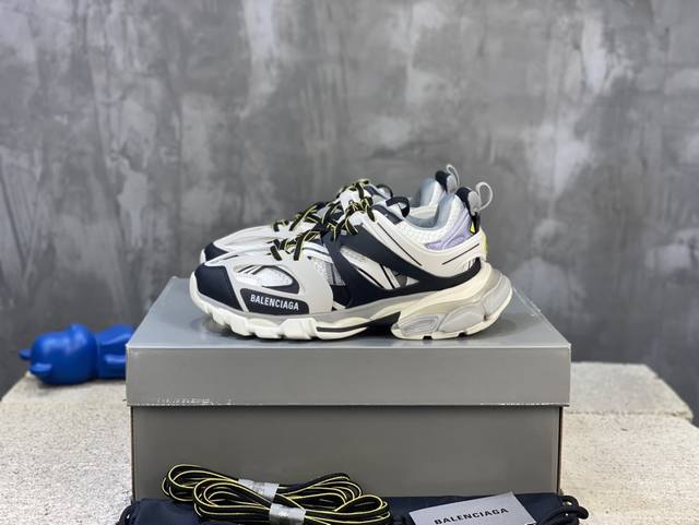 顶级版本 自家工厂原版1:1.开发，顶级版本 ，莞货代购级别，原装大盒 硅胶鞋垫，细节自己看 Balenciaga 巴黎世家三代 复古运动姥爷鞋 3代Tripl