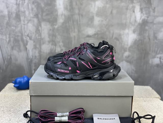 顶级版本 自家工厂原版1:1.开发，顶级版本 ，莞货代购级别，原装大盒 硅胶鞋垫，细节自己看 Balenciaga 巴黎世家三代 复古运动姥爷鞋 3代Tripl
