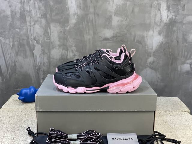 顶级版本 自家工厂原版1:1.开发，顶级版本 ，莞货代购级别，原装大盒 硅胶鞋垫，细节自己看 Balenciaga 巴黎世家三代 复古运动姥爷鞋 3代Tripl