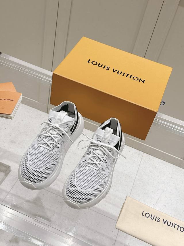 Lv 路易威登 原版爆款，前卫百搭时尚男鞋私版开模，鞋面采用透气飞织面一体面料：1复刻..时尚干脆、大气个性更潮更抢眼更追求档次，它将颠覆旧念，与您共度时尚潮人