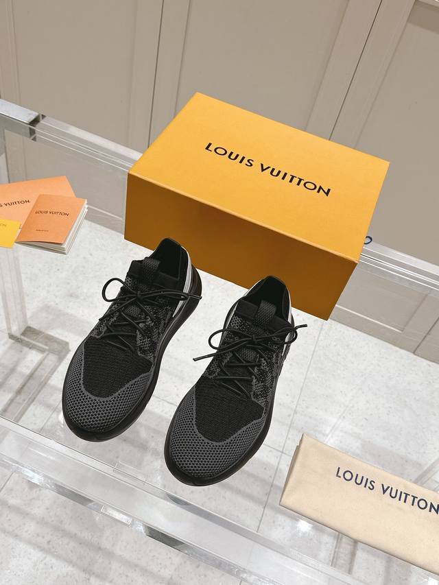 Lv 路易威登 原版爆款，前卫百搭时尚男鞋私版开模，鞋面采用透气飞织面一体面料：1复刻..时尚干脆、大气个性更潮更抢眼更追求档次，它将颠覆旧念，与您共度时尚潮人