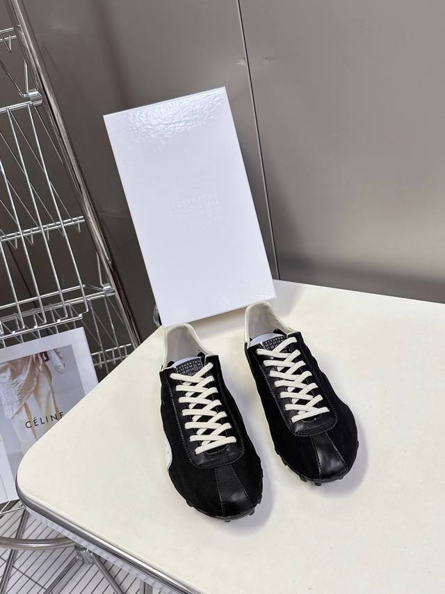 男装10 Maison Margiela 25ss 春夏新款 MM6马吉拉 情侣款薄底运动鞋 新款Sprinters运动鞋轮廓采用做旧感尼龙与复古处理麂皮制成，