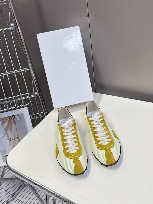 男装10 Maison Margiela 25ss 春夏新款 MM6马吉拉 情侣款薄底运动鞋 新款Sprinters运动鞋轮廓采用做旧感尼龙与复古处理麂皮制成，