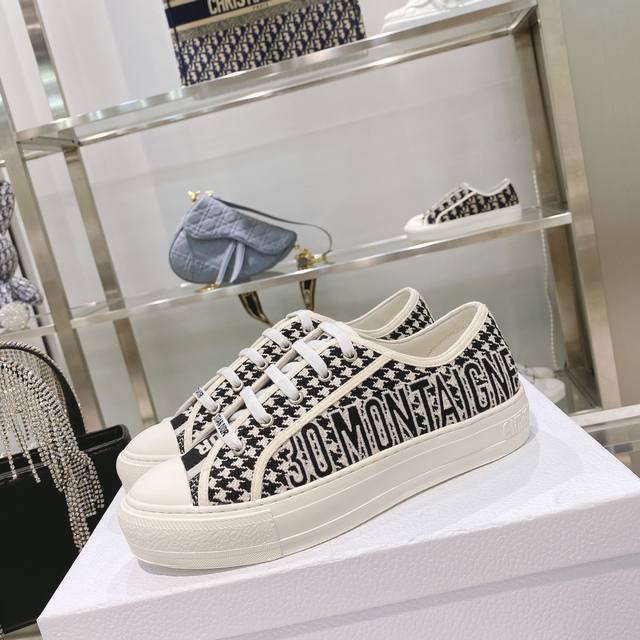 出厂： size：35-41 41码订做不退换 Dior迪奥 刺绣 系列. 图案系带平底休闲鞋