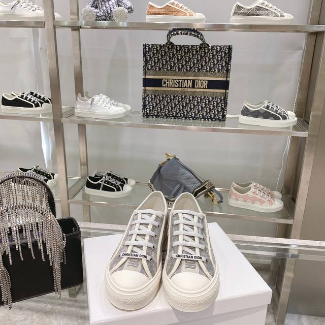 WALK'N刺绣鞋 内里全绵羊皮里 Size：35-41 41定做不退换 颜色太多，部分颜色定做不退换